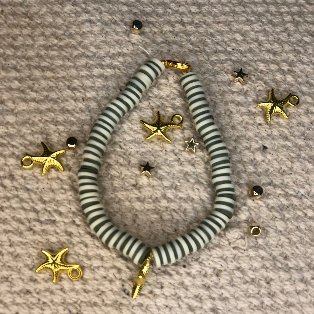 Green, white and gold bracelet with gold starfish charm
